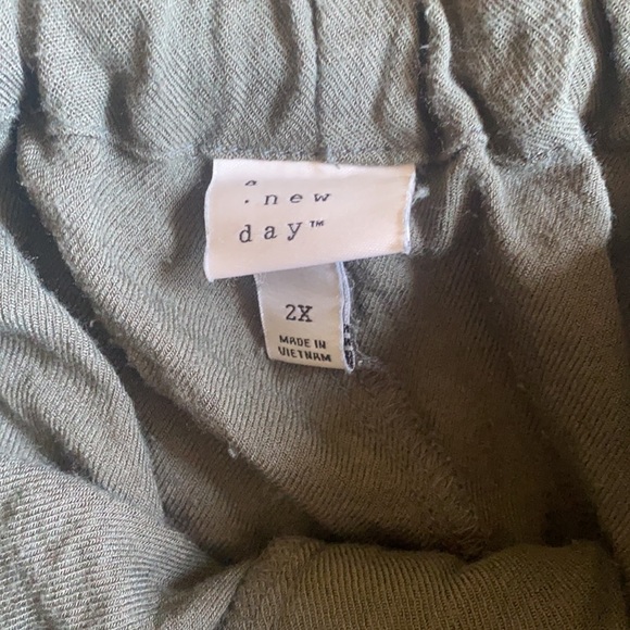 A New Day Green Linen Shorts 2X - Picture 2 of 4